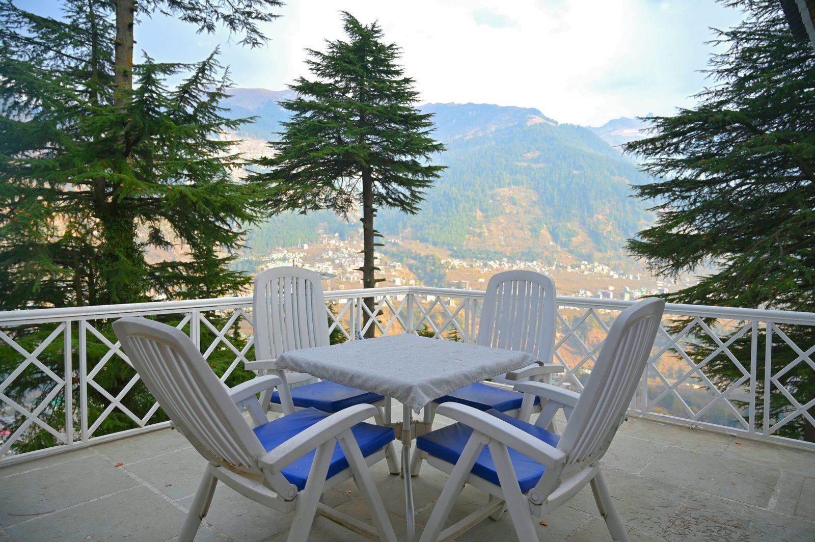 Holiday Cottages in Kullu Manali with Wooden Interiors - Sojourn Cottage